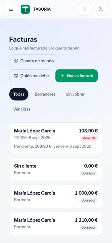 La lista de facturas de TASORIA en un móvil, con lo cobrado y lo pendiente